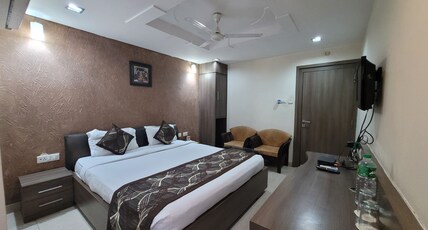 Hotel Raj Residency Room Type - Deluxe Room