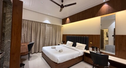 Ambika Family Restaurant Room Type - Triple Bed Ac Deluxe Room