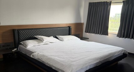 Varma Royal Suites Room Type - Deluxe