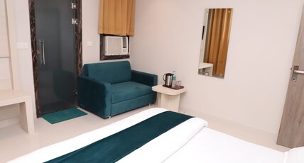 HOTEL PINNACLE Room Type - DOUBLE BED DELUXE