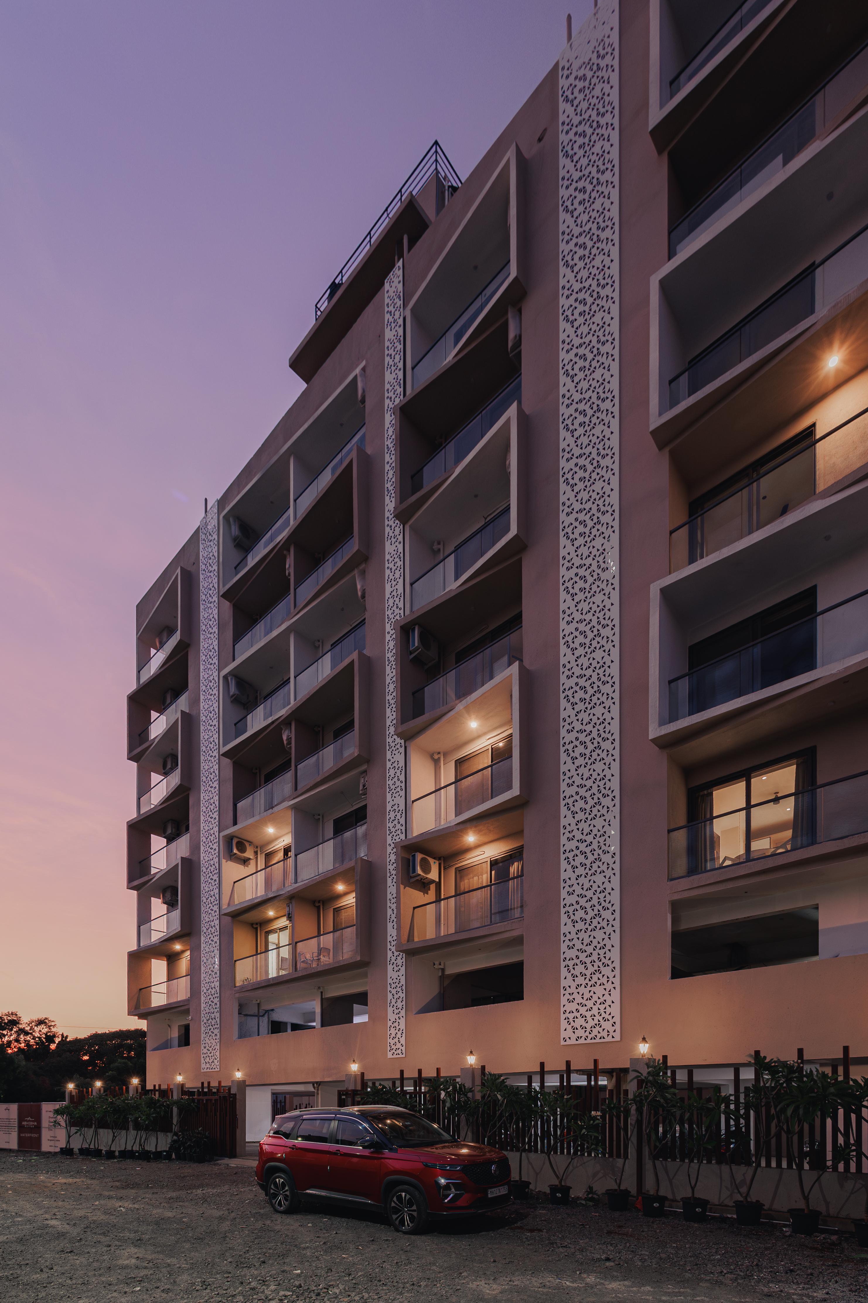 Hotel Abhibha Suites Waterfront - Tap to explore photos