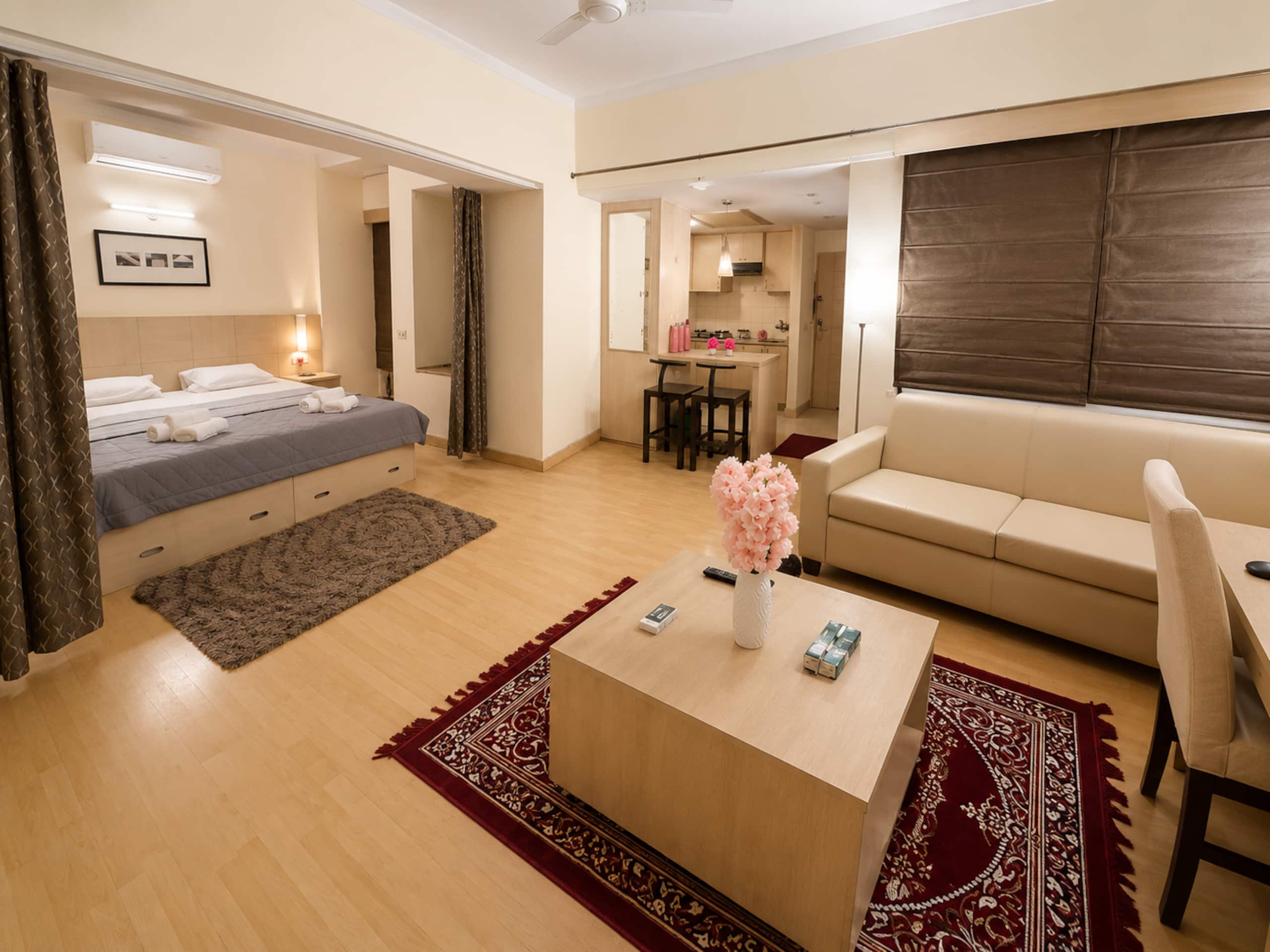 Bella Nest-Cozy Studio Apartment-Near Noida Sec62 - Tap to explore photos