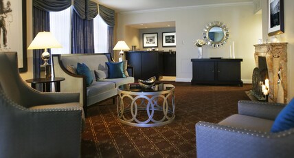 Palmer House a Hilton Hotel Room Type - ONE BEDROOM SUITE - 1 KING