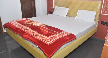 Aaradhya Inn Room Type - Deluxe Room