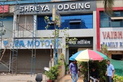 ZipStay Shreya Lodging