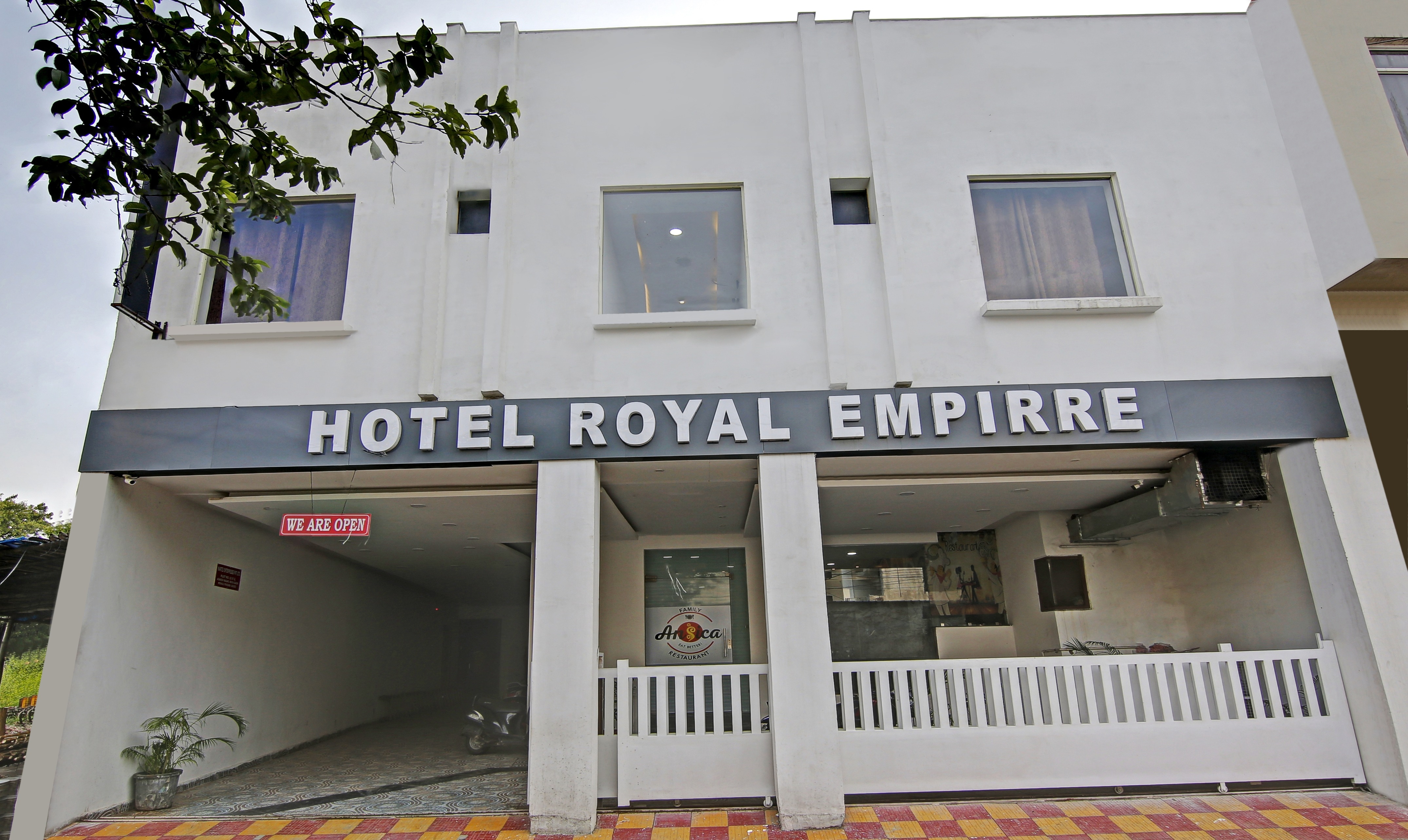Hotel Royal Empirre Near PEC-PGI-PU Chandigarh - Tap to explore photos