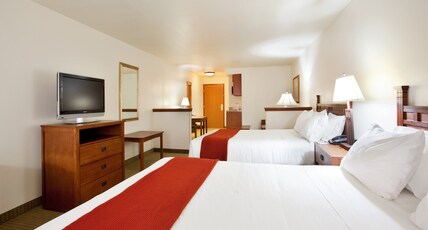Holiday Inn Express Hotel & Suites Mattoon Room Type - 2 Single Suite Wet Bar Sofa Bed