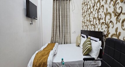 Hotel Vidyashankar Inn Room Type - Family Room with City View (Indian Washroom)