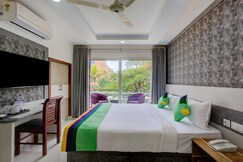 Treebo Love Shore Residency, Near Lakeshore Hospital