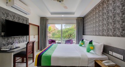 Treebo Love Shore Residency, Near Lakeshore Hospital Room Type - Deluxe Room with Balcony Treebo Love Shore Residency, Near Lakeshore Hospital Room Type - Deluxe Room with Balcony