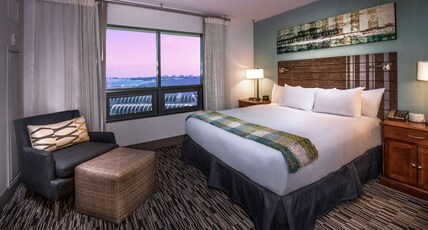Hilton San Diego Gaslamp Quarter Room Type - 1 BEDROOM SUITE - 1 KING