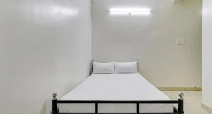 FabHotel Royal Rest Rooms Room Type - Deluxe Room