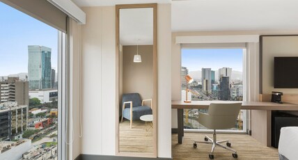 Holiday Inn Express Lima San Isidro Room Type - 1 King Bed Standard City View