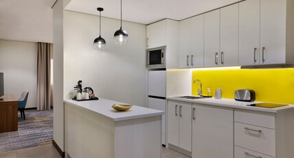 Staybridge Suites AL KHOBAR CITY, an IHG hotel Room Type - 1 King Bed Studio Suite Smoking