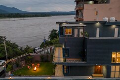 Photos of SaffronStays Tarangini by the Ganges near Ghat