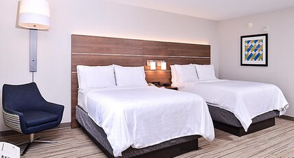 Holiday Inn Express Hotel & Suites Mount Pleasant Room Type - 2 Qn Stndrd Comm Mobil Access Roll Shwr