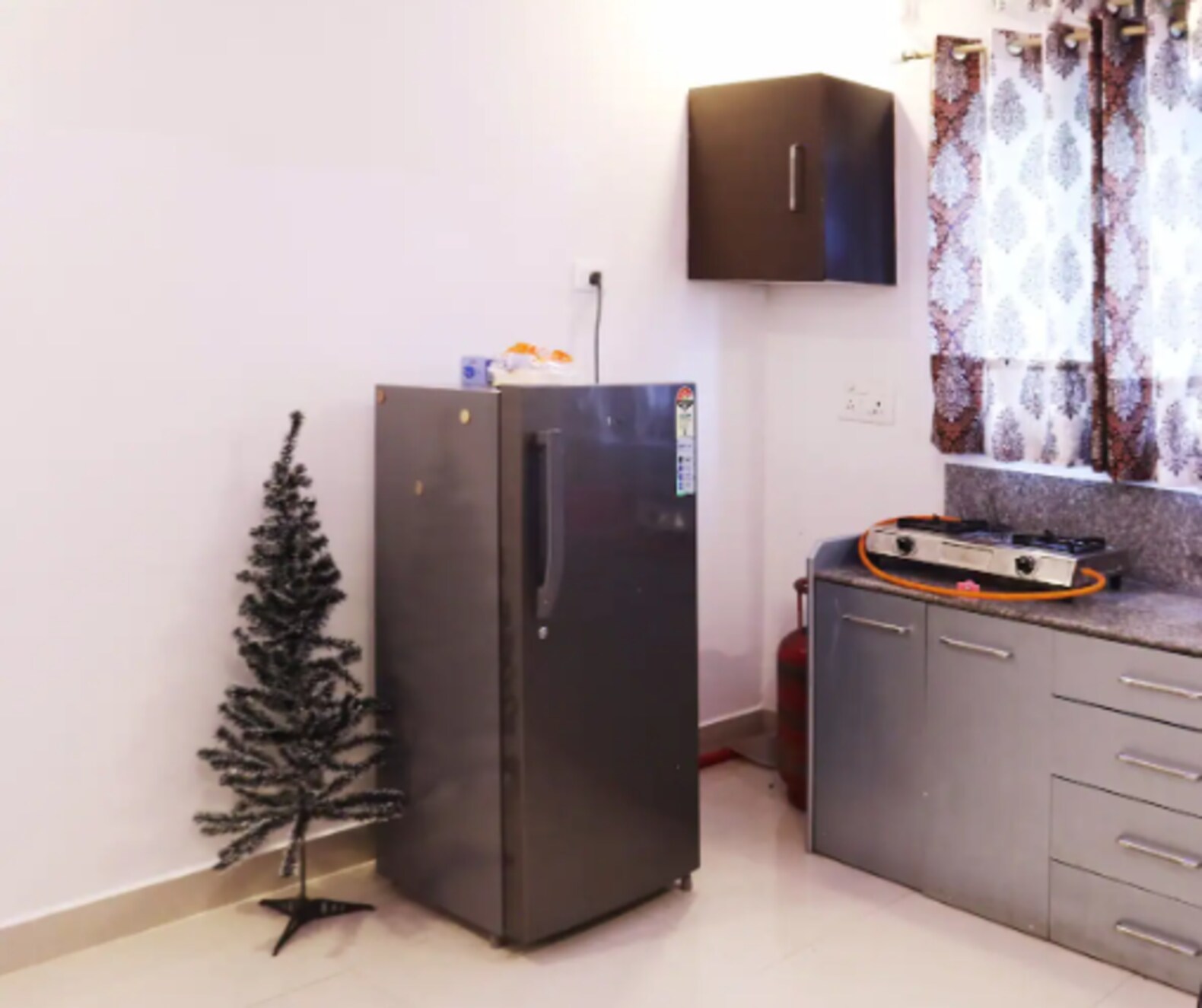 Rocky Nest - Tap to explore photos