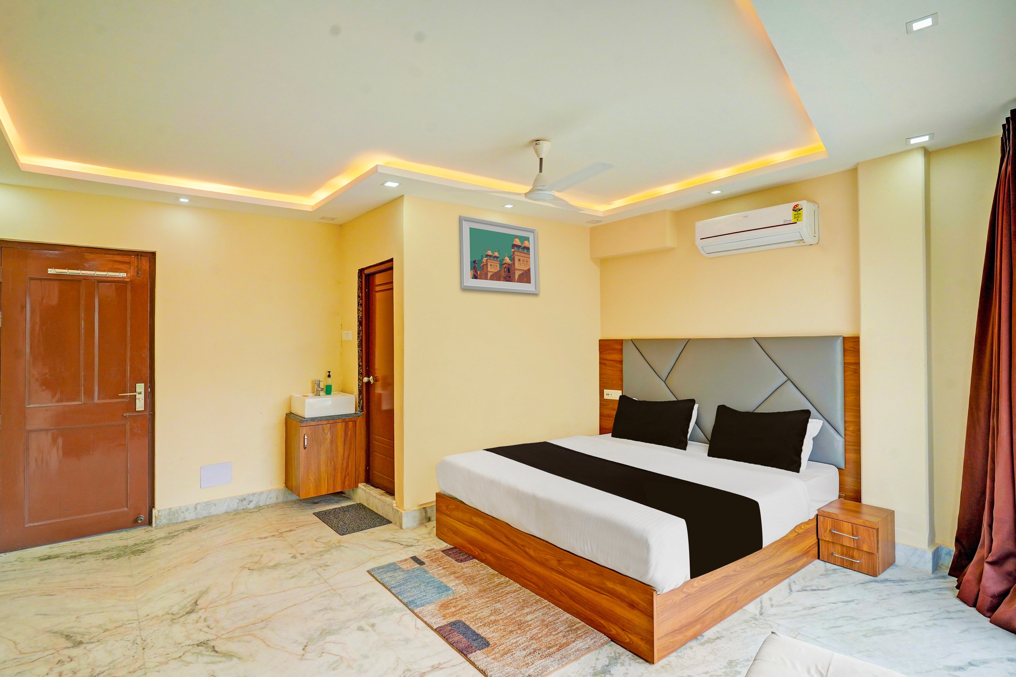 Collection O Hotel Danish Dreamstay - Tap to explore photos