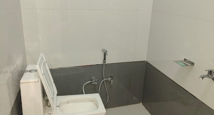Raghunandan Home stay Room Type - Deluxe king