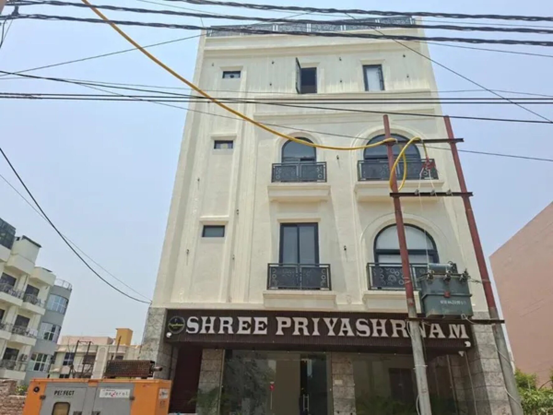 FabHotel Shree Priyasharnam - Tap to explore photos