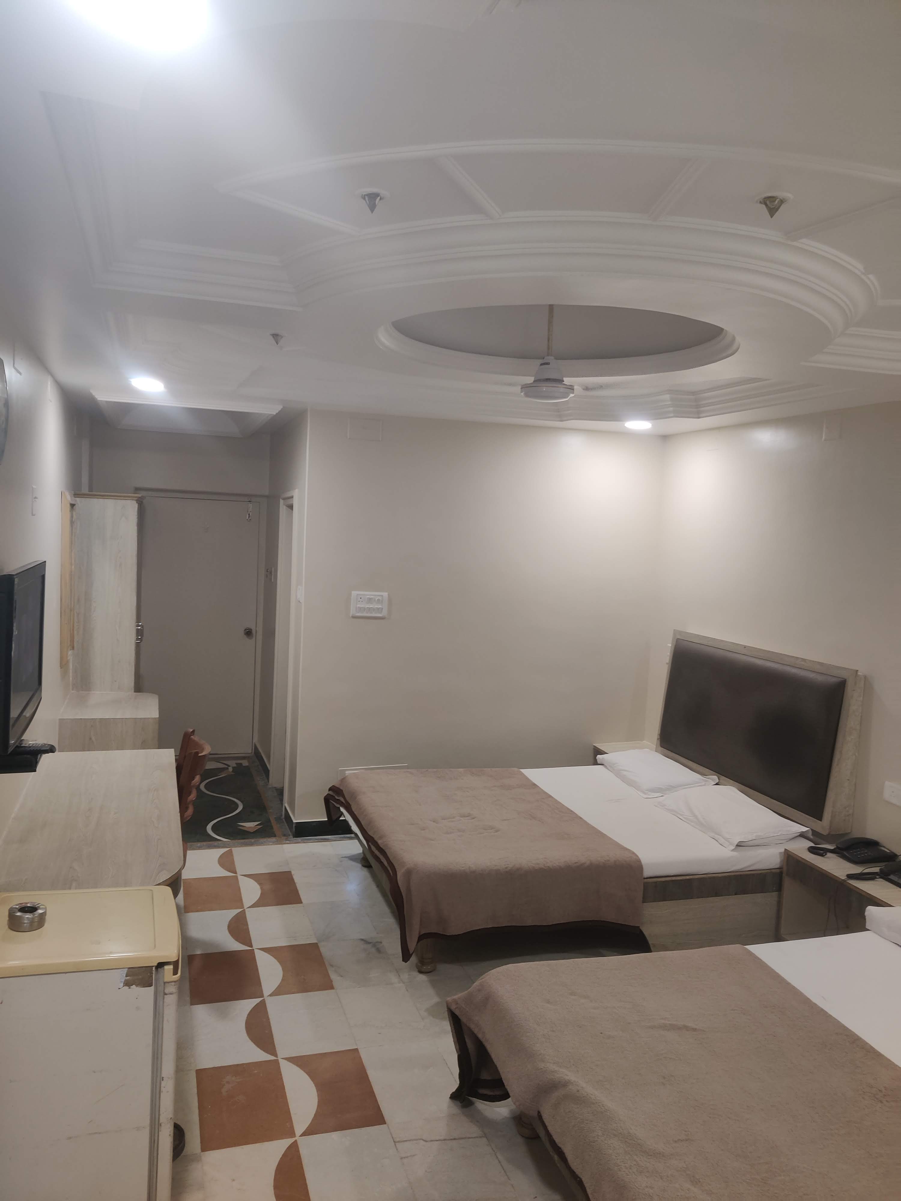 Hotel Shree Maruti - Tap to explore photos