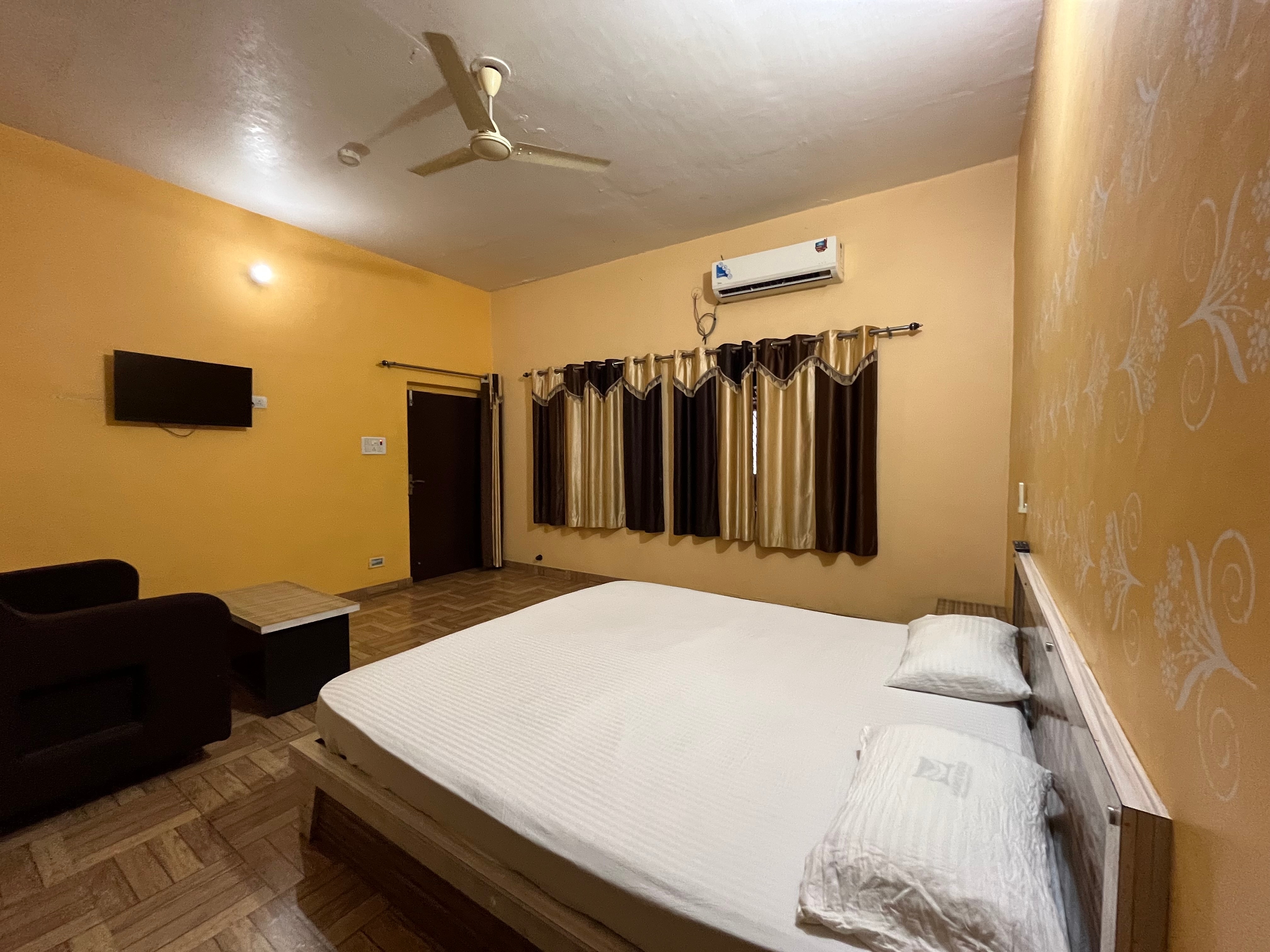 Riddhi siddhi vinayak hotel - Tap to explore photos