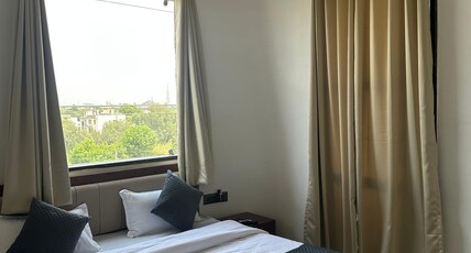 Hotel Shree Niwara Room Type - Deluxe AC Room 