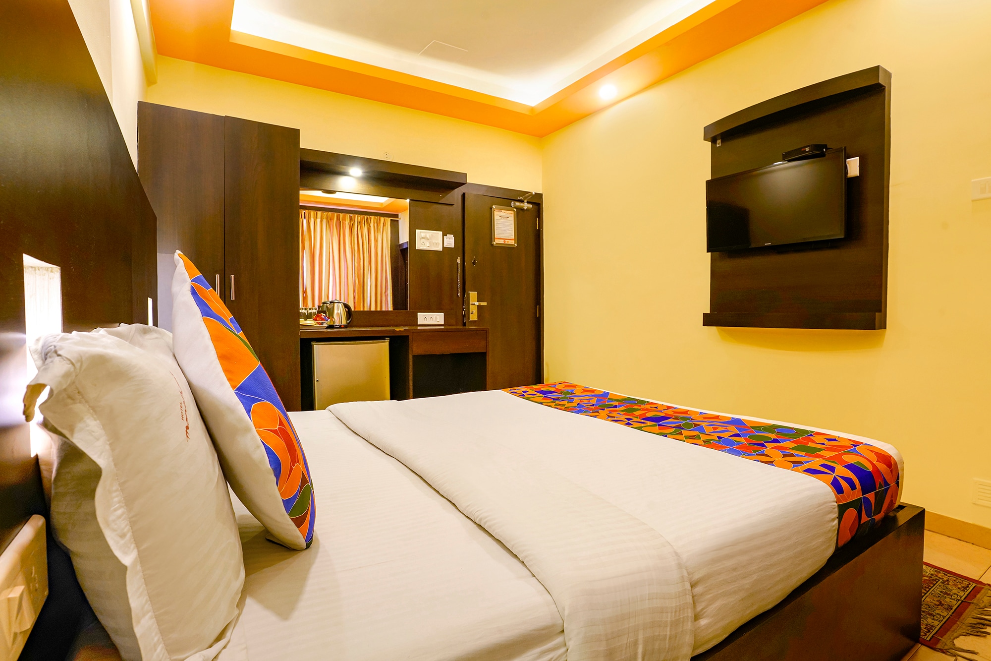 Fabhotel Manoshanti - Nr. Big Daddy Casino - Tap to explore photos