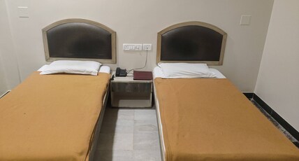 Hotel Shree Maruti Room Type - Deluxe room