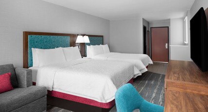 Hampton Inn by Hilton Phoenix-Biltmore Room Type - 2 QNS ACC ROLLIN SHWR NS