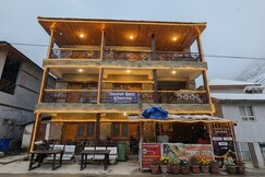 Shivpuri House Kedarnath (2 minutes walking distance from Kedarnath Temple)