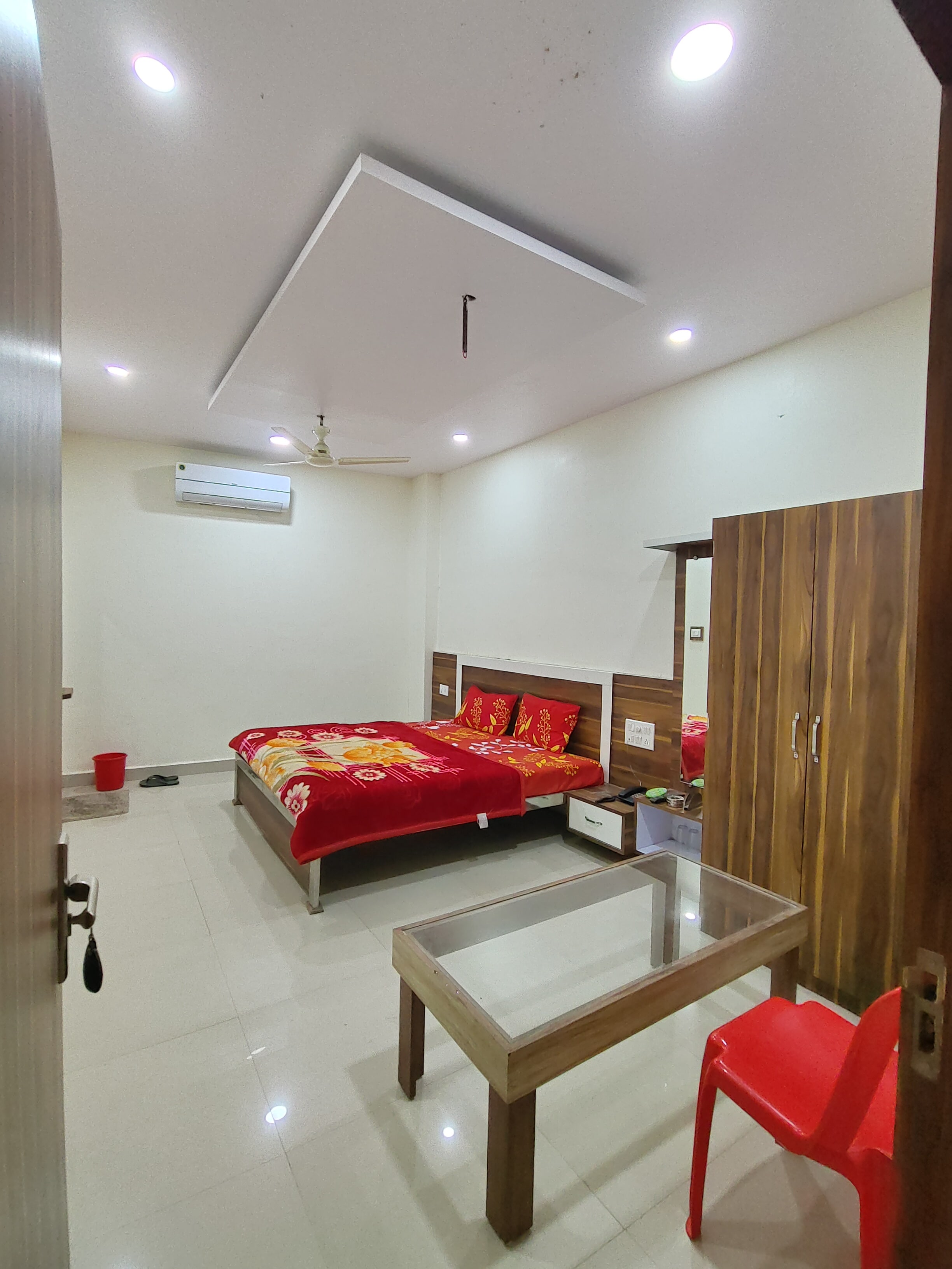 Hotel Samrat - Tap to explore photos