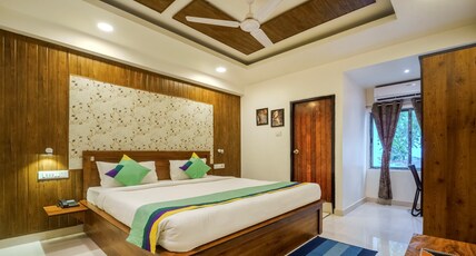Treebo Park Palace Room Type - Deluxe Room