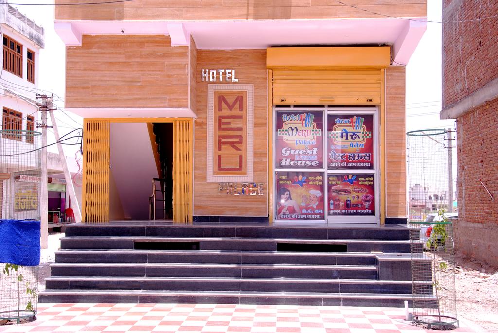 Hotel Meru Palace - Tap to explore photos