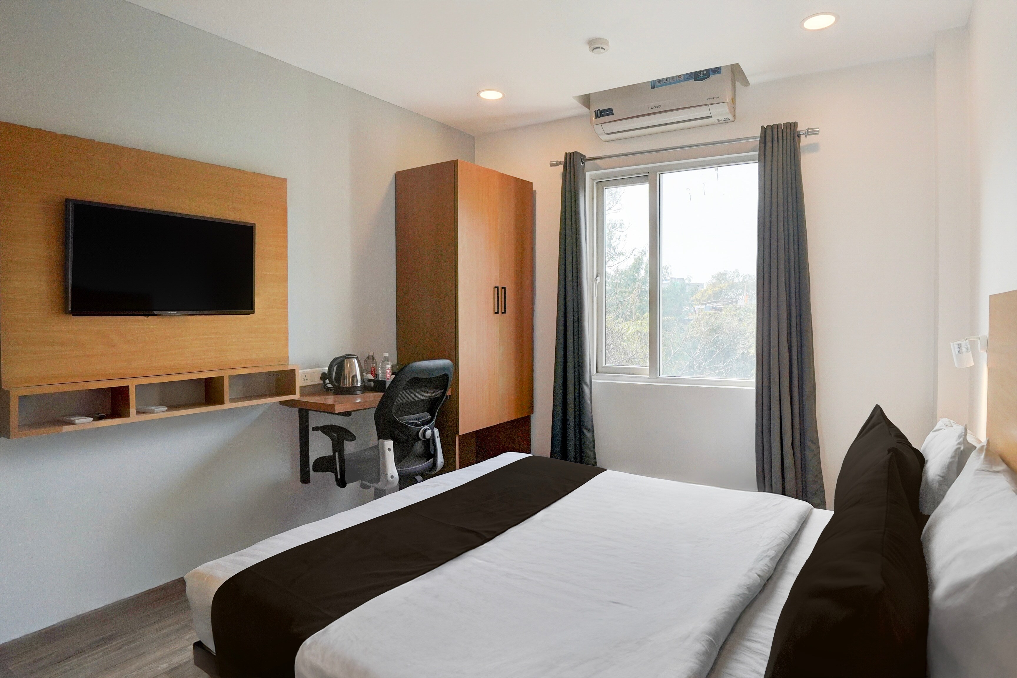OYO Townhouse Deva Road Lucknow - Tap to explore photos