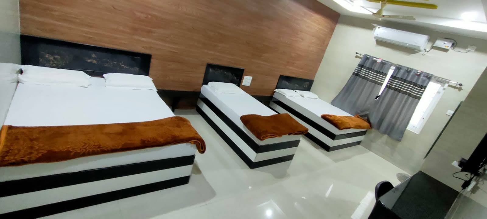 Hotel Kamala Sadana - Tap to explore photos