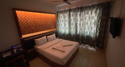 B SIX HOTEL Room Type - Deluxe Double Room A.C