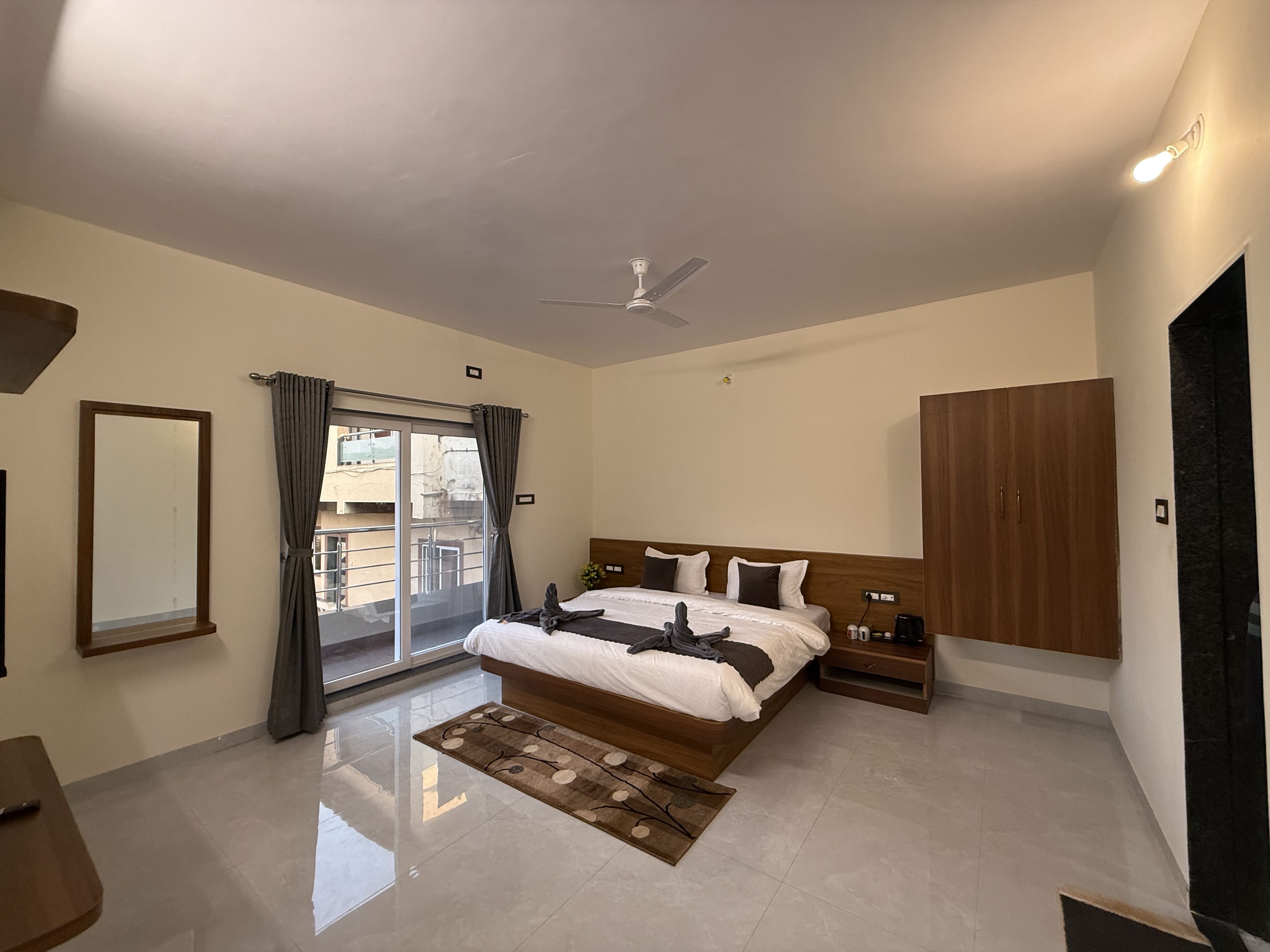 Shreya Bungalow Mahabaleshwar - Tap to explore photos