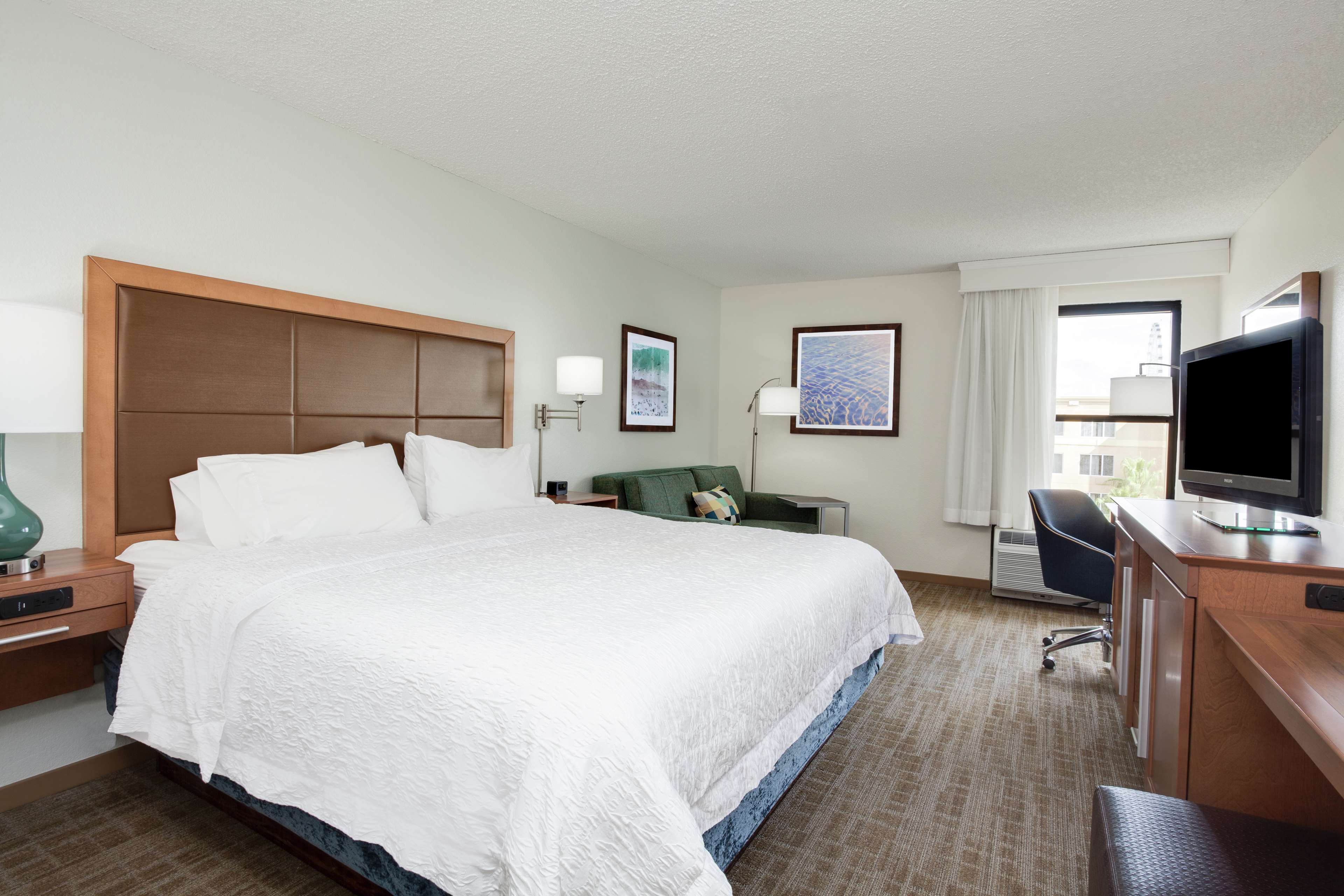 Hampton Inn Orlando International Drive/Conv Ctr - Tap to explore photos