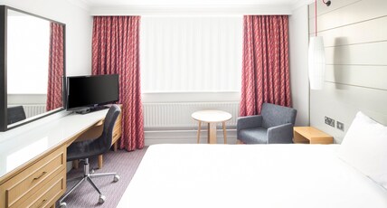 Holiday Inn PETERBOROUGH - WEST Room Type - 1 Queen Bed Standard