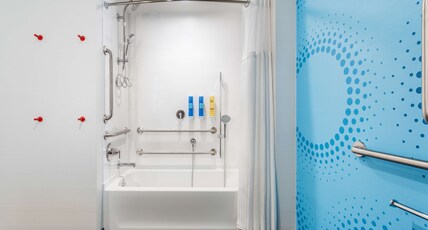 Tru by Hilton Madison West, WI Room Type - 2 QN ACC RM W BATHTUB