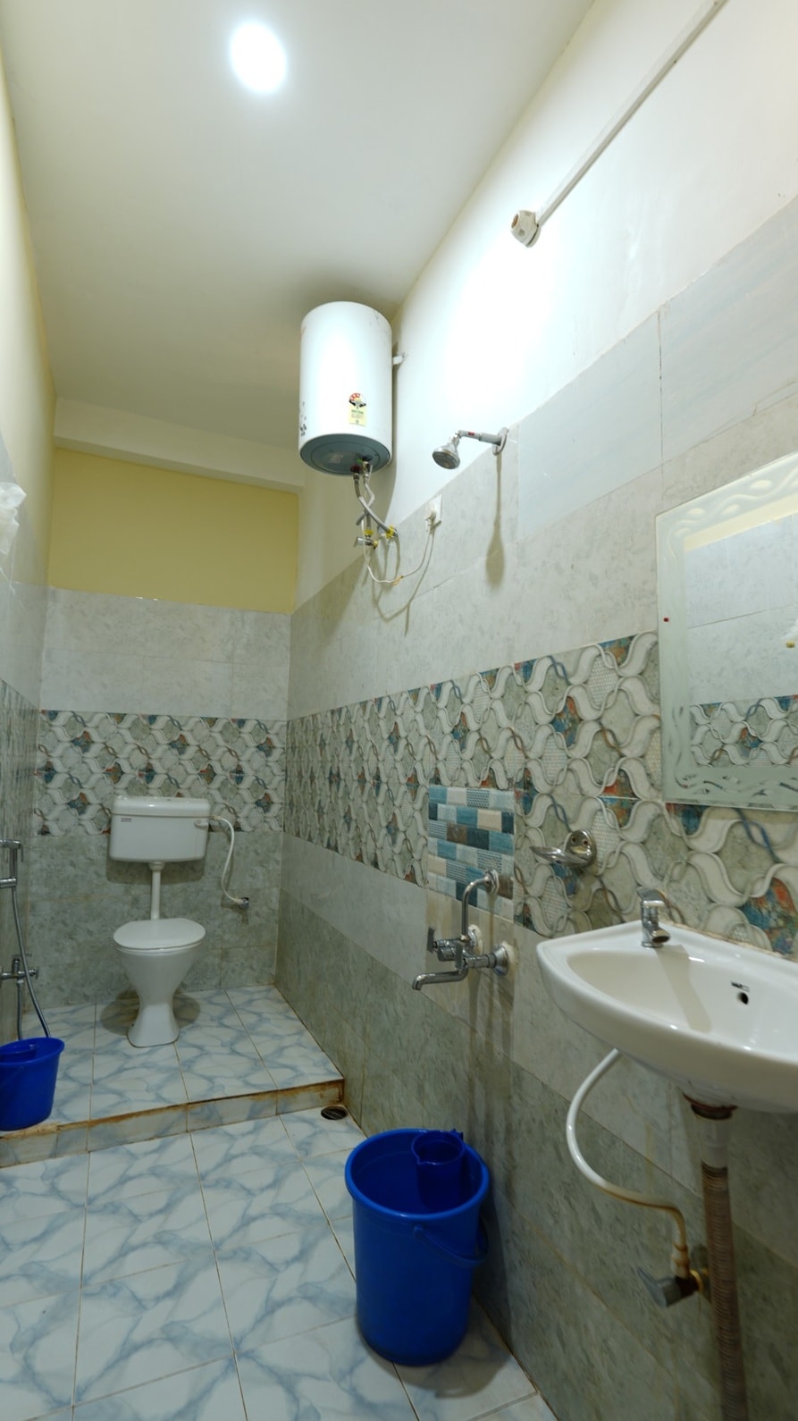 Guesthouse Madhu - Tap to explore photos