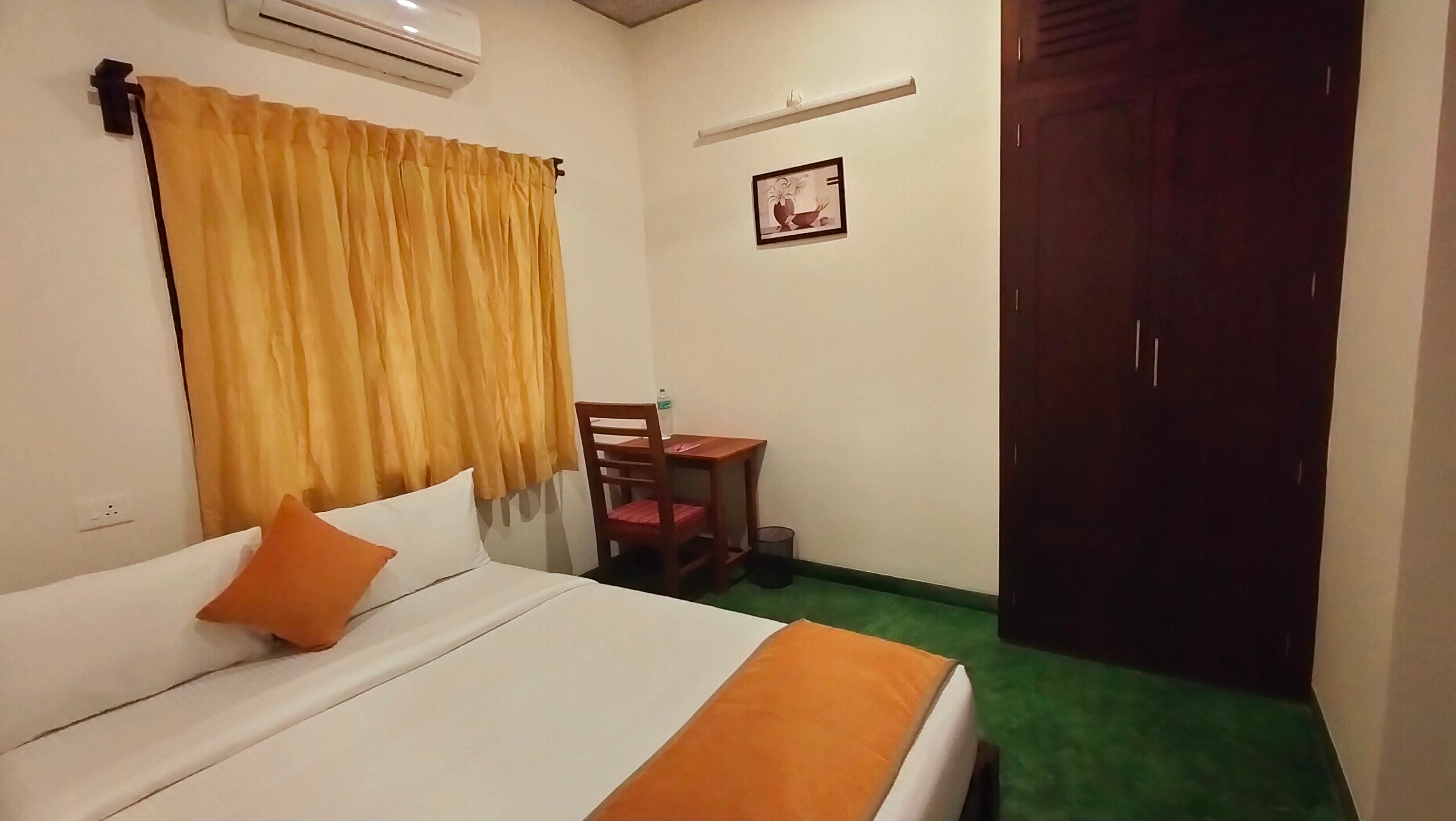 Harmony - Tap to explore photos