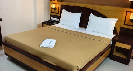 Hotel New Ramnath Room Type - Deluxe Double AC Room