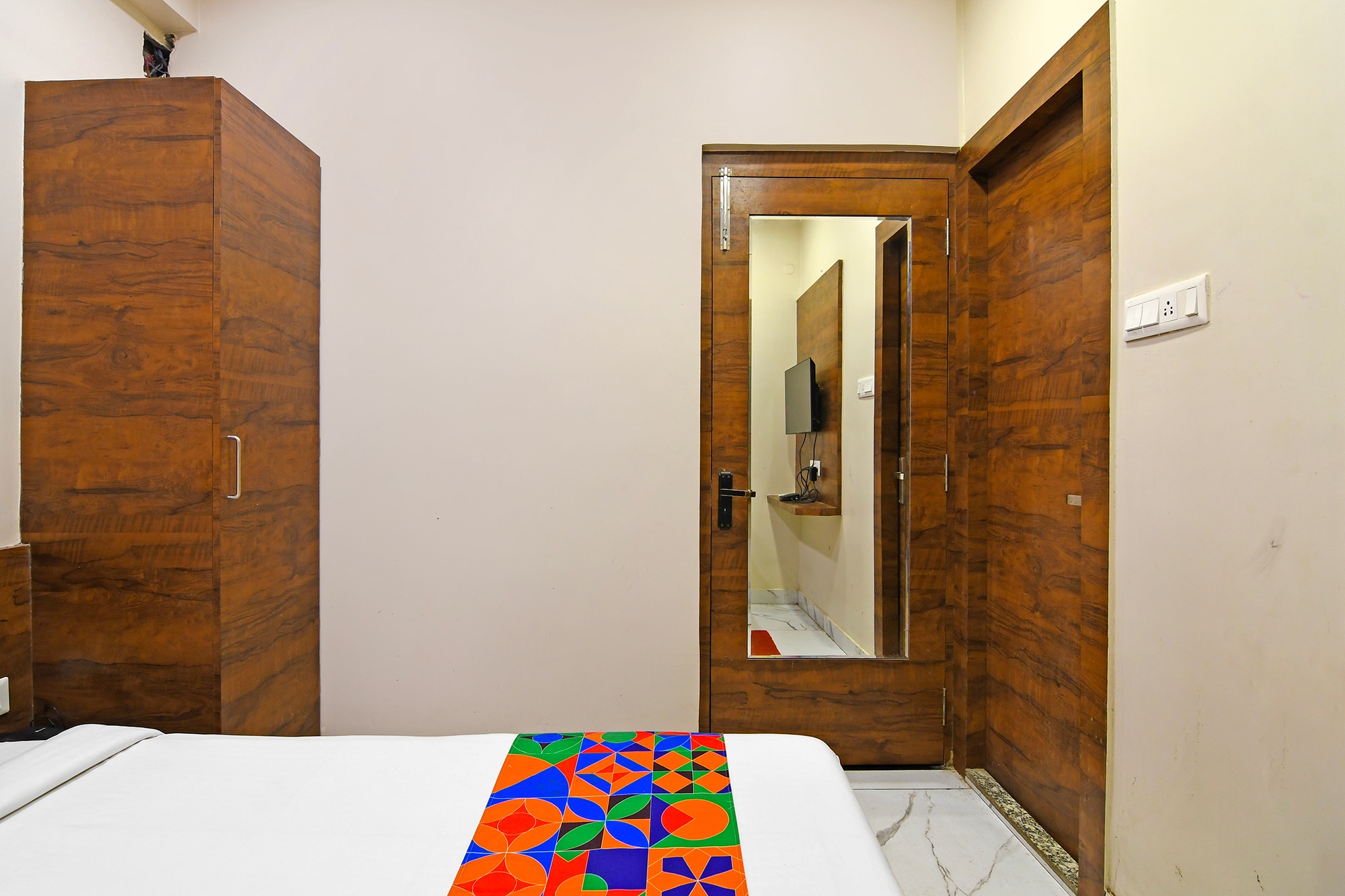 FabHotel Dak Plaza - Tap to explore photos