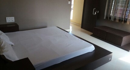 AHINSHA PALACE Room Type - super deluxe