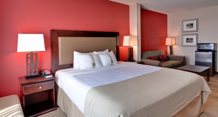 Holiday Inn Hotel & Suites BAKERSFIELD Room Type - 1 King Bed Suite Sofa Bed