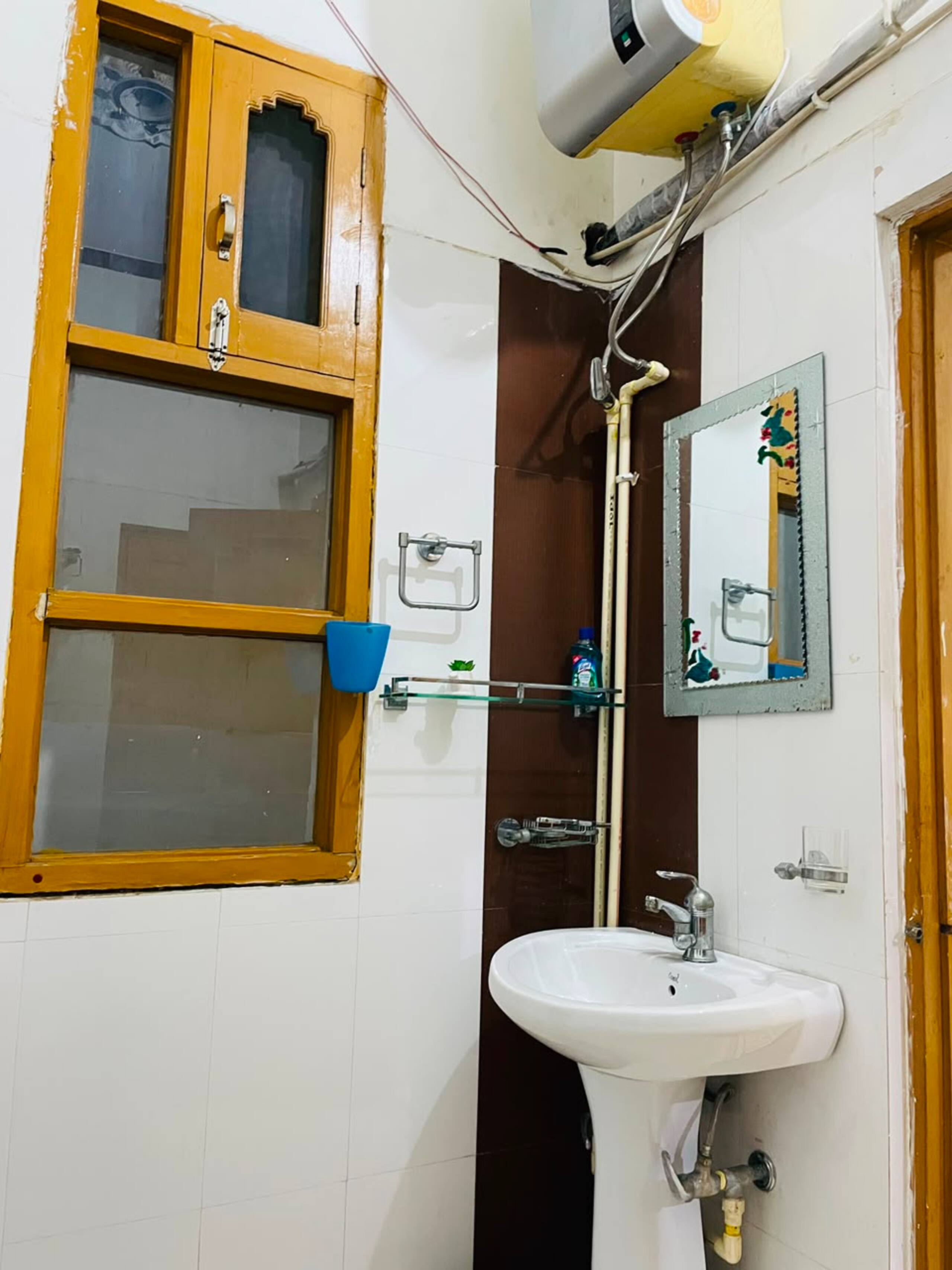 Cozy 2BHK 1st Floor Fully Furnished - Tap to explore photos