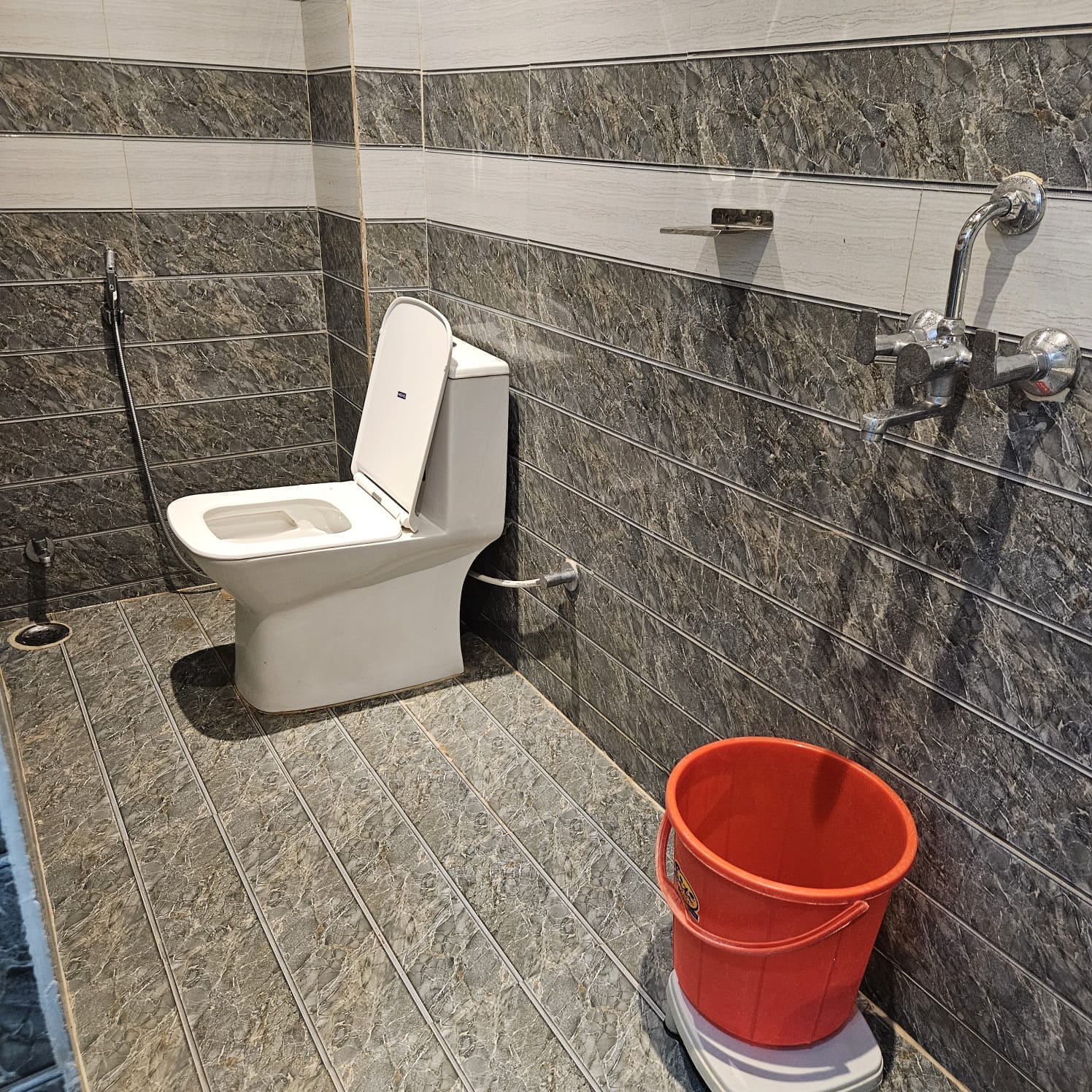 HOTEL PVS GRAND NearGodowlia Chauraha - Tap to explore photos