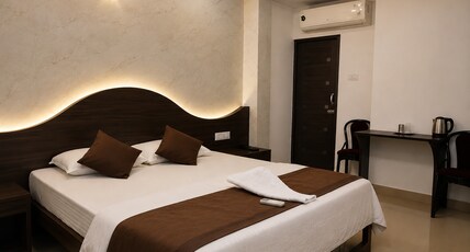 Hotel Abhinav Room Type - Deluxe double Bed